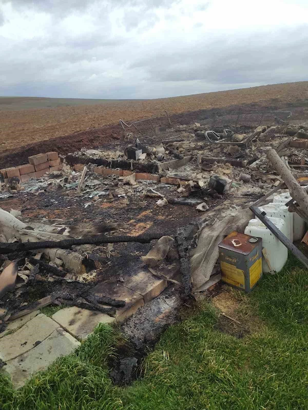 TEKİRDAĞ’DA ÜÇ KOYUN AĞILI KÜLE DÖNDÜ