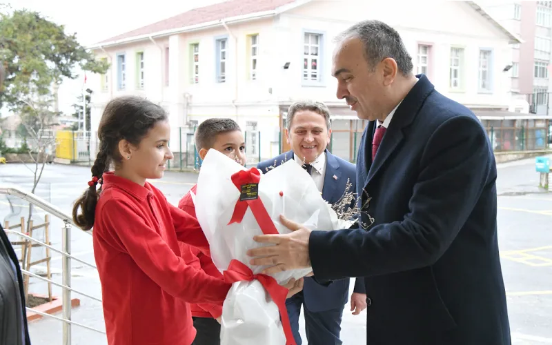 VALİ SOYTÜRK SÜLEYMANPAŞA İLKOKULU’NU ZİYARET ETTİ