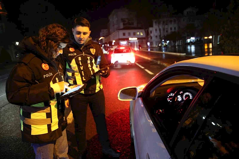 TRAFİK POLİSİNDEN ŞEHRİN HER KÖŞESİNE EŞ ZAMANLI DENETİM