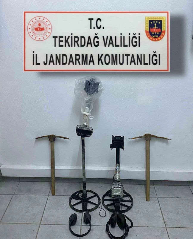 SUÇÜSTÜ YAKALANDI