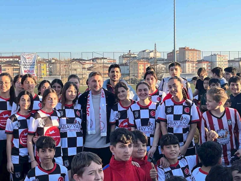 SABRİ SARIOĞLU’NA YOĞUN İLGİ