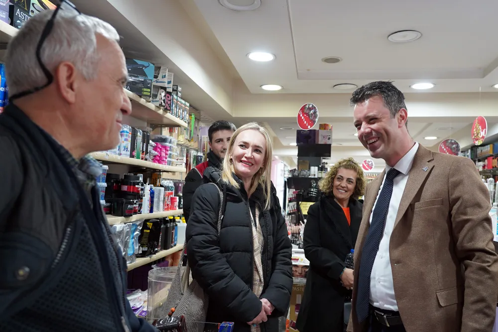 BAŞKAN SARIKURT GAZİLER VE ESNAFLARLA BULUŞTU