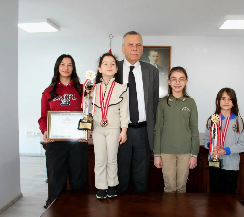 DERECEYE GİREN ÖĞRENCİLERDEN KAYMAKAM GÜNLÜ’YE ZİYARET