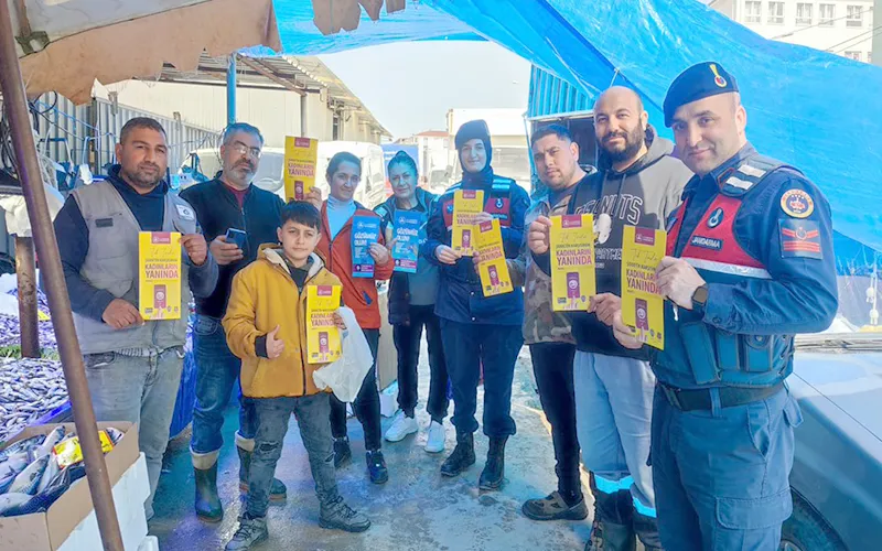 KAPALI PAZAR YERİNDE JANDARMADAN BİLGİLENDİRME