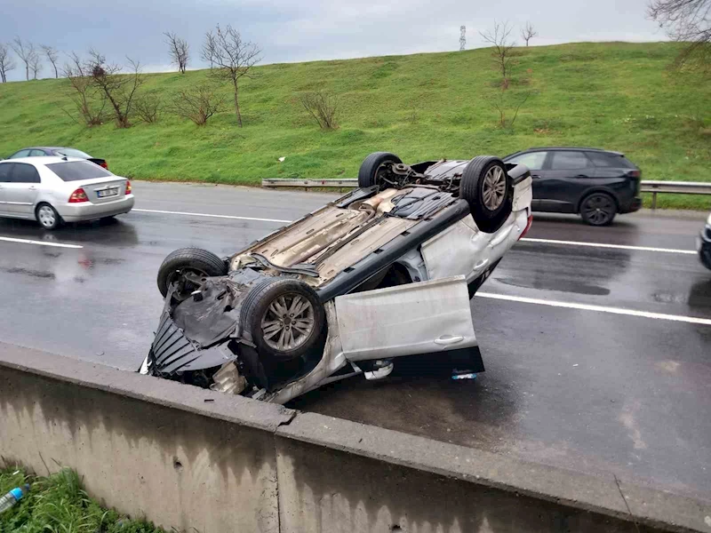 POLİSLER EMNİYET KEMERİ SAYESİNDE ARAÇTAN SAĞ ÇIKTI