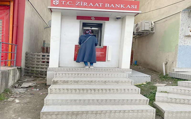 VELİKÖY’DE EMEKLİLERİN BANKAMATİK İSYANI