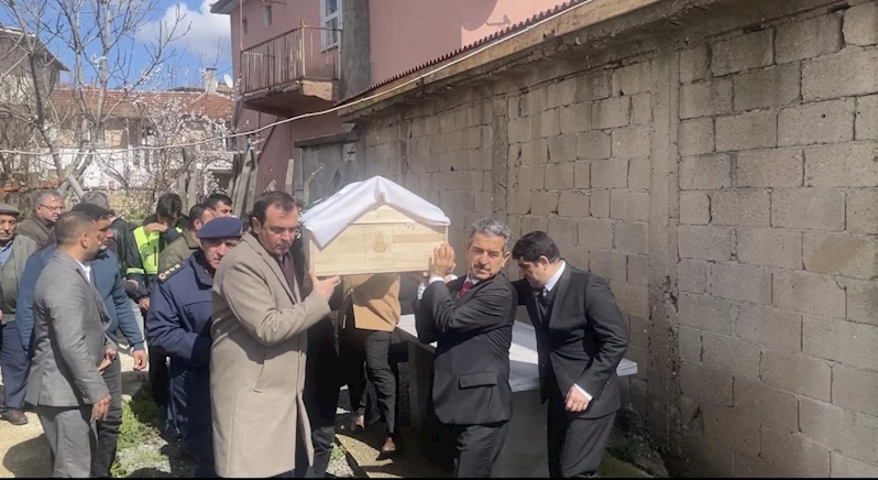 TIR İLE MİNİBÜSÜN ÇARPIŞTIĞI KAZADA HAYATINI KAYBEDENLER TOPRAĞA VERİLDİ