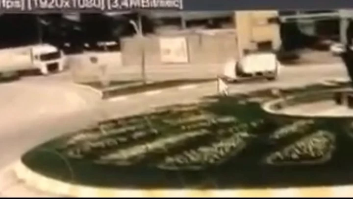 REFUJE ÇARPAN OTOMOBİL YAN YATTI