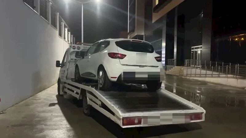 UYUŞTURUCU HAP YÜKLÜ OTOMOBİLİ ÇEKİCİYLE TAŞIRKEN YAKALANDILAR
