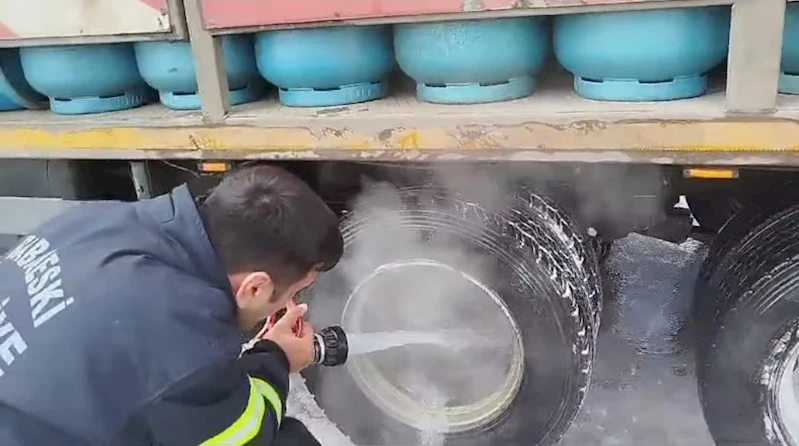 TÜP YÜKLÜ KAMYONDA KORKUTAN YANGIN