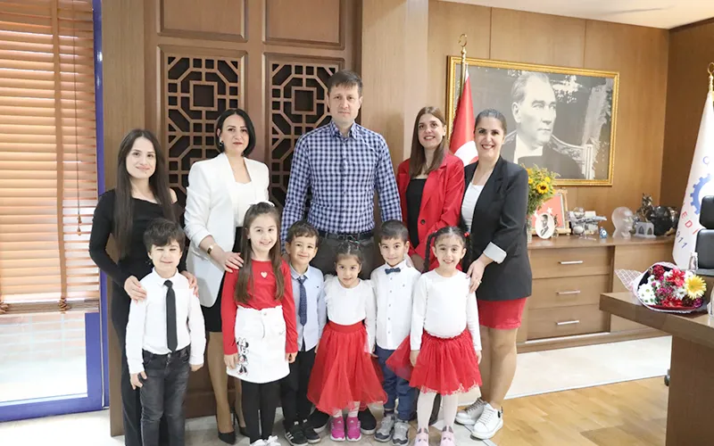 MİNİKLER’DEN BAŞKAN AKAY’I ZİYARET