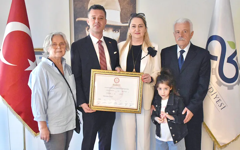 BAŞKAN SARIKURT VE MECLİS ÜYELERİ MAZBATALARINI ALDI