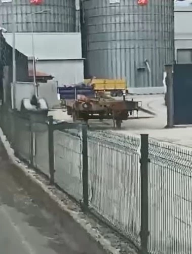 KAÇAN VAGON LİMAN KAPILARINI PATLATTI