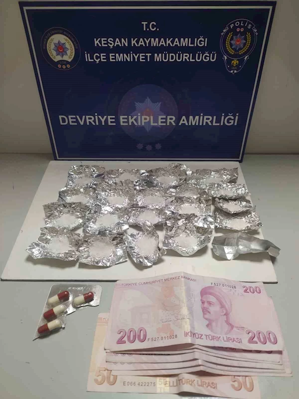 ARACINDA  VE ÜZERİNDE UYUŞTURUCU ELE GEÇİRİLDİ