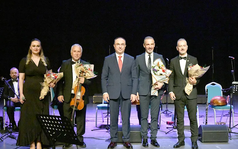 VALİ SOYTÜRK NEVZAT AVCI KOROSU’NUN KONSERİNİ İZLEDİ