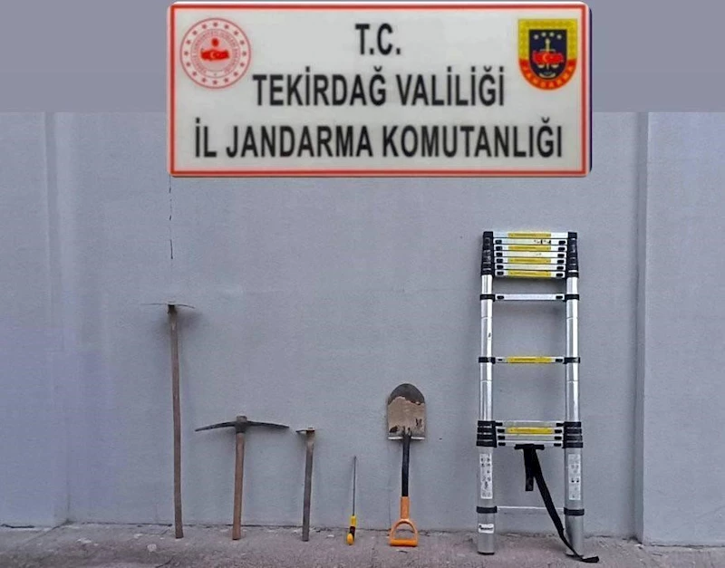 KAÇAK KAZI YAPARKEN YAKALANDI