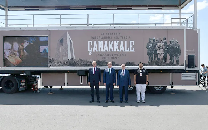 VALİ SOYTÜRK’TEN MOBİL MÜZE ZİYARET