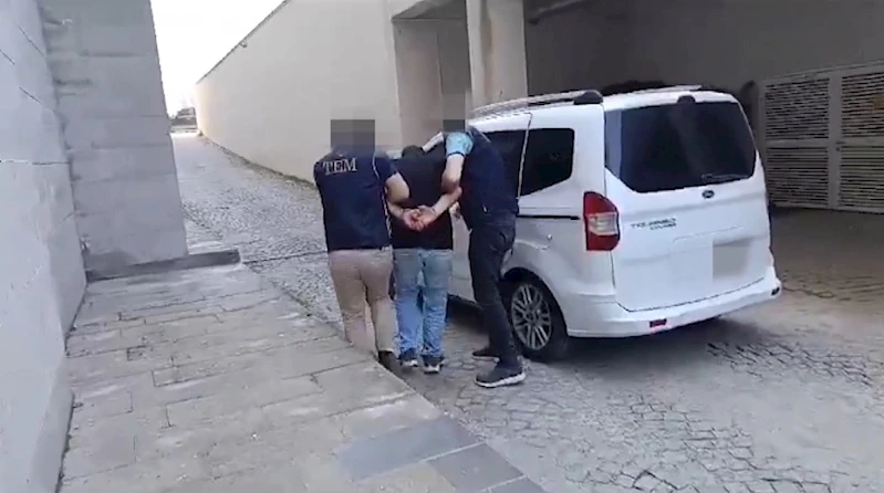 AYNI ODADA YAKALANDILAR