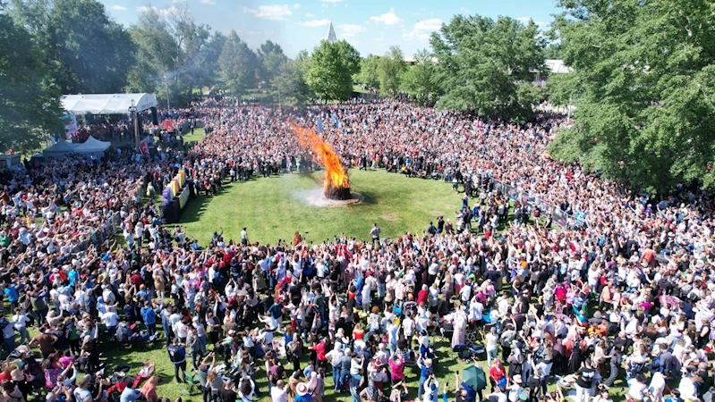 YERLİ VE YABANCI ONBİNLERCE KİŞİ KATILDI