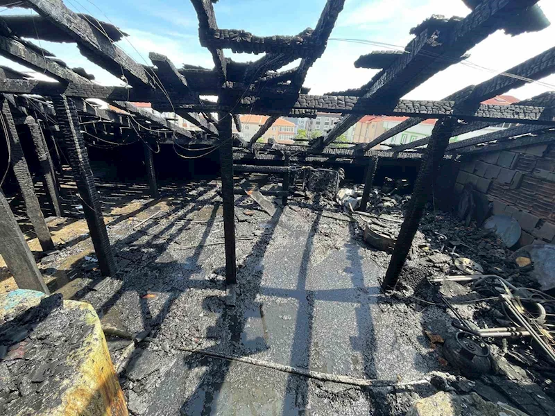 DEPO OLARAK KULLANILAN ÇATI KATINDA YANGIN 