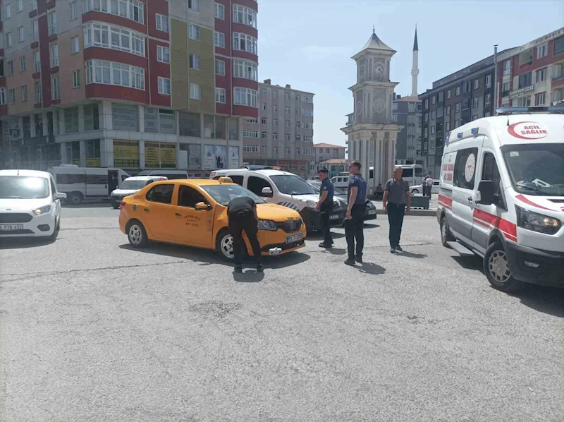KAPAKLI’DA TİCARİ TAKSİ MOTOSİKLETLE ÇARPIŞTI: 1 YARALI