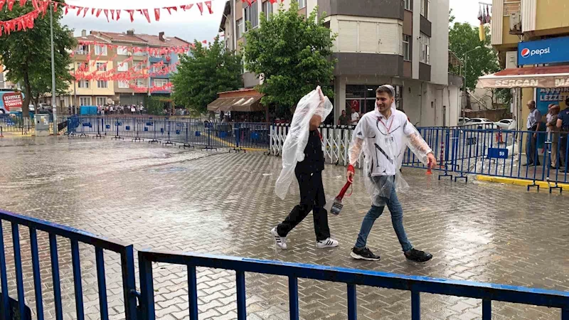 TEKİRDAĞ’DA SAĞANAK YAĞIŞ ETKİLİ OLDU