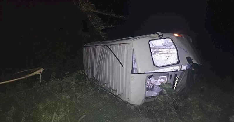 MALKARA’DA OTOMOBİL İLE MİNİBÜS ÇARPIŞTI: 15 YARALI