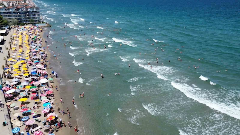 TEKİRDAĞ SAHİLLERİNDE BAYRAM TATİLİ YOĞUNLUĞU DEVAM EDİYOR