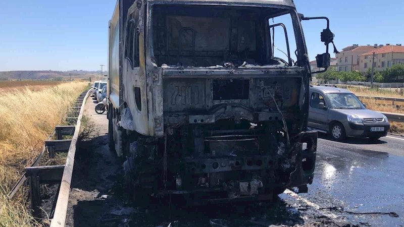 ÇÖP KAMYONU ALEV TOPUNA DÖNDÜ