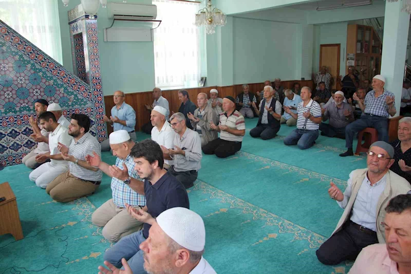 KAPAKLI’DA ÇİFTÇİLER YAĞMUR DUASINA ÇIKTI