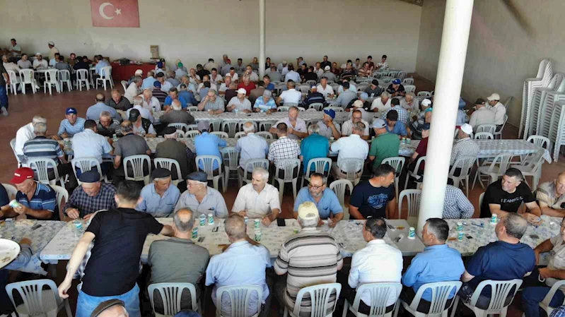 ÇİFTÇİLER YAĞMUR DUASINA ÇIKTI