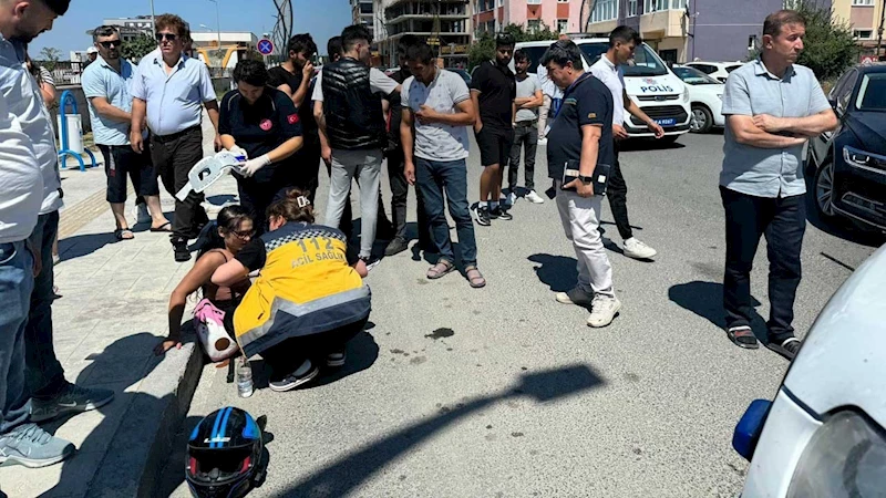 OTOMOBİL İLE ÇARPIŞAN MOTOSİKLETİN SÜRÜCÜSÜ MOTOSİKLETTEN FIRLADI