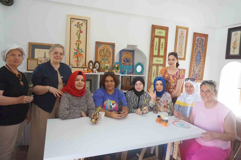 EDİRNELİ KADINLAR EFSANE YAĞLI GÜREŞÇİLERİN BİBLOLARINI SATIŞA SUNDU