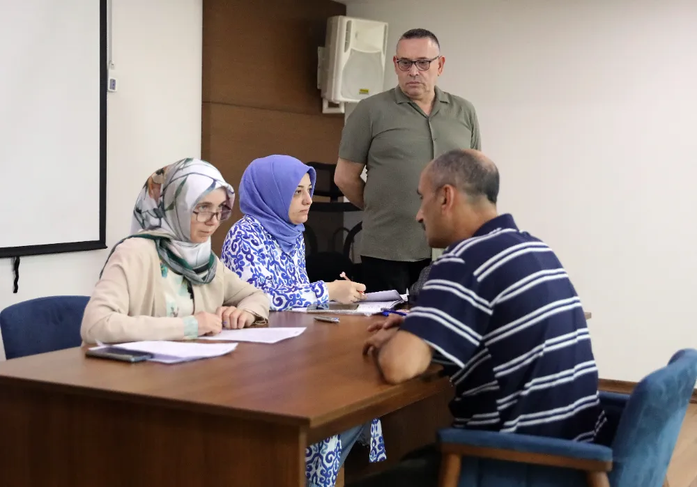 İSTİHDAM MASASI İŞVEREN İLE İŞ ARAYANLARI BULUŞTURMAYA DEVAM EDİYOR