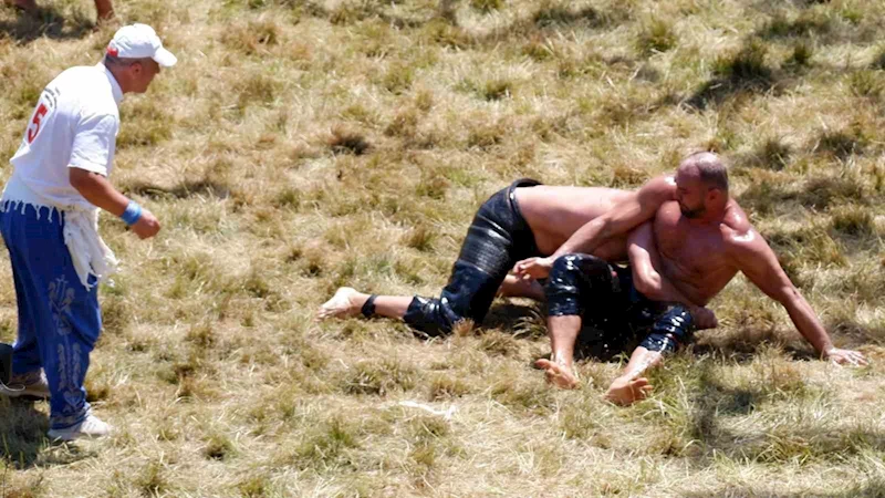 BAŞPEHLİVAN ALİ GÜRBÜZ YENİLDİ: KIRKPINAR’DA YARI FİNALİSTLER BELLİ OLDU