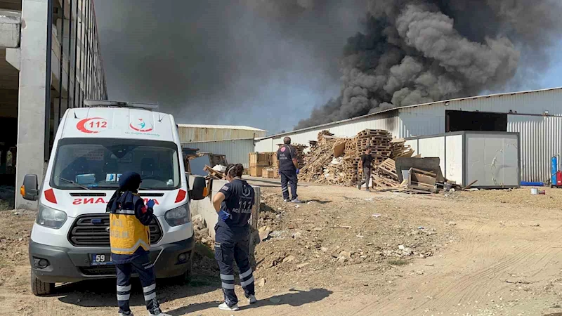 GERİ DÖNÜŞÜM TESİSİNDEKİ YANGIN KONTROL ALTINA ALINDI