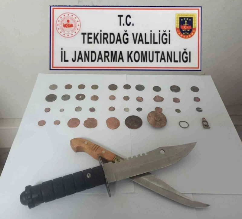 TEKİRDAĞ’DA TARİHİ SİKKE VE BIÇAK ELE GEÇİRİLDİ
