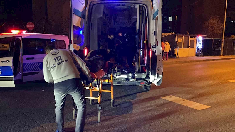 KAVGADA 5 YERİNDEN BIÇAKLANAN ŞAHIS YARALANDI