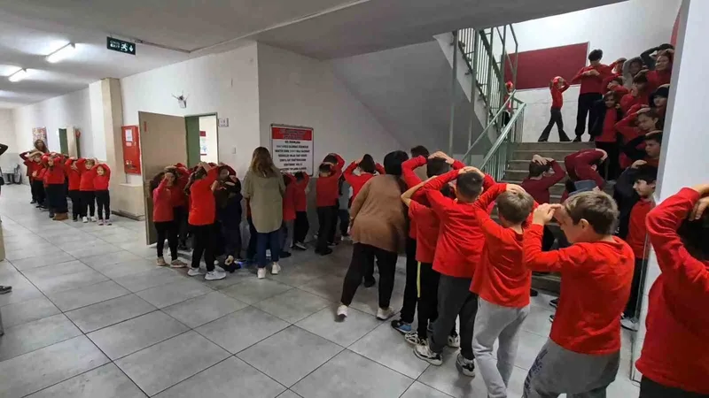OKULDA DEPREM TATBİKATI GERÇEĞİ ARATMADI