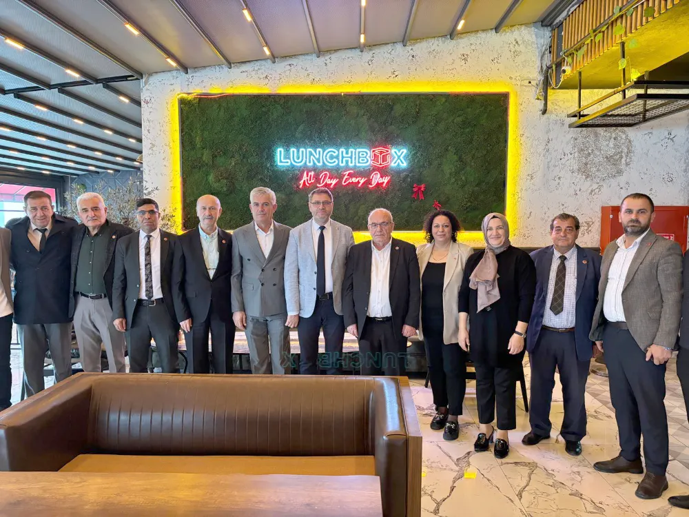 AK PARTİ İLÇE BAŞKANI SALİH AZBAY MUHTARLARLA BİR ARAYA GELDİ