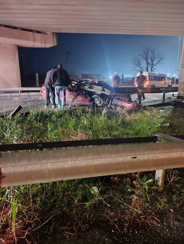 TEKİRDAĞ’DA KORKUNÇ KAZADA İKİ GENÇ HAYATINI KAYBETTİ