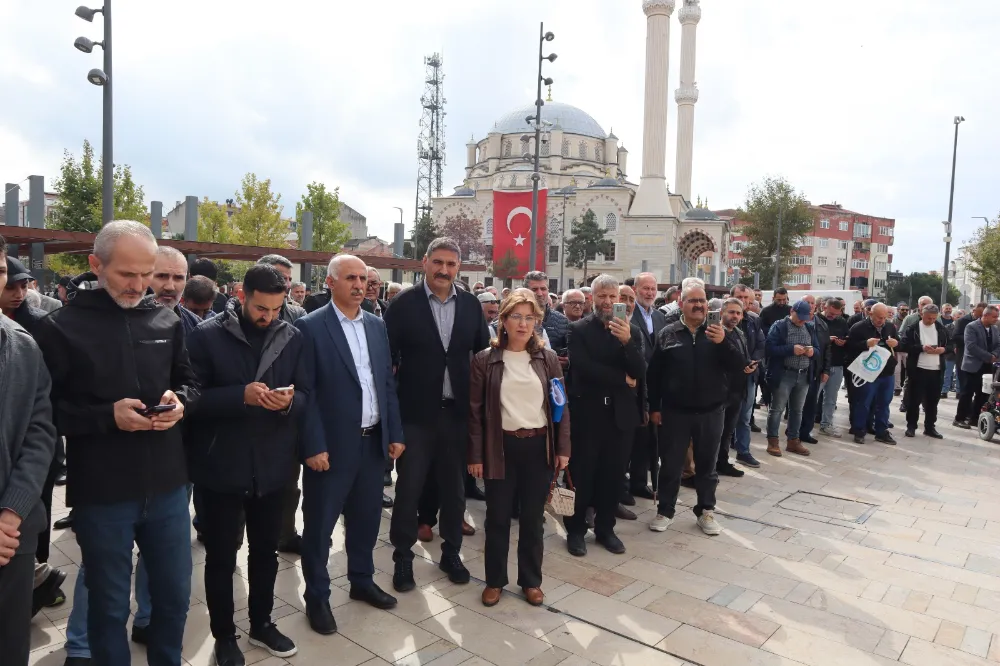 ÇERKEZKÖY’DE “GAZZE İÇİN KARADA NÖBETTEYİZ” PROGRAMI: FETİH SURESİ OKUNDU, ZULME KARŞI SES YÜKSELTİLDİ
