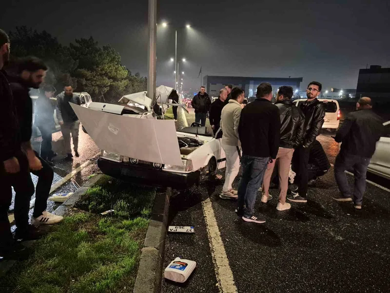 KAZADA FİAT TOFAŞ ORTADAN İKİYE AYRILDI: 1 YARALI