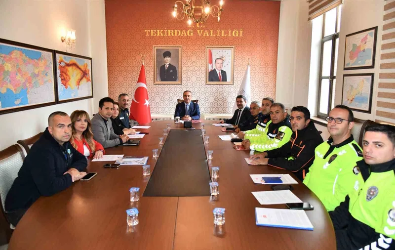 TEKİRDAĞ’DA TRAFİK GÜVENLİĞİ TOPLANTISI: TRAFİK İŞARETLERİ SADELEŞTİRME KOMİSYONU KURULDU