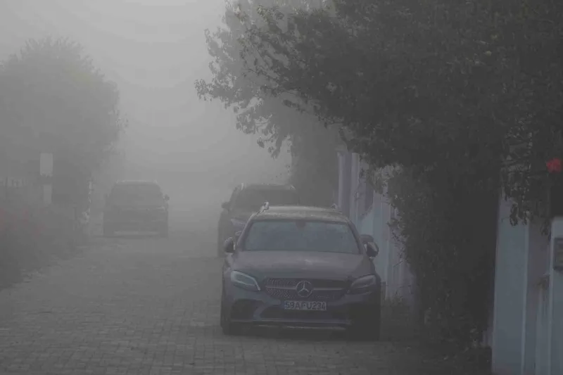 TEKİRDAĞDA YOĞUN SİS ETKİLİ OLDU: KENT ADETA SİSİN İÇİNDE KAYBOLDU