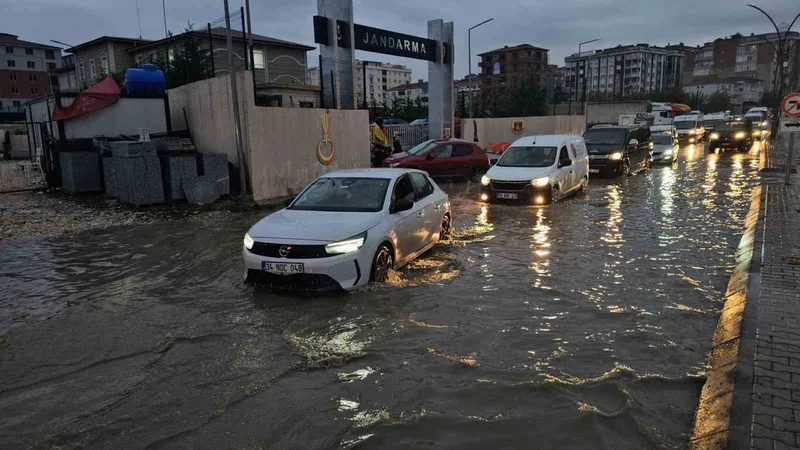 ÇERKEZKÖY’DE SAĞANAK YAĞIŞ HAYATI FELÇ ETTİ