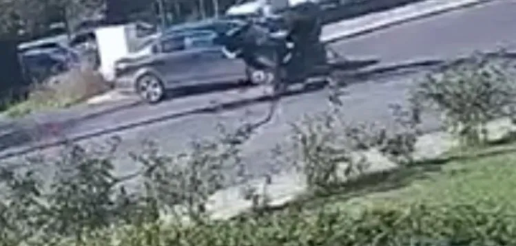 TEKİRDAĞ’DA MOTOSİKLET LOKANTANIN BAHÇESİNE DALDI: O ANLAR KAMERADA