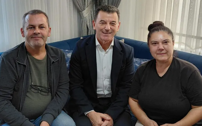 BAŞKAN MUSTAFA ÇETİN’DEN GÖNÜL BELEDİYECİLİĞİ ÖRNEĞİ: EV ZİYARETLERİ DEVAM EDİYOR