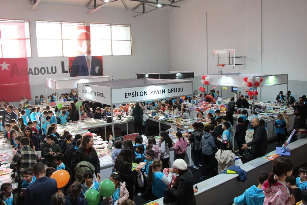 ÇERKEZKÖY KİTAP FUARI İLK GÜNDE 2 BİNİ AŞKIN ÖĞRENCİYİ AĞIRLADI