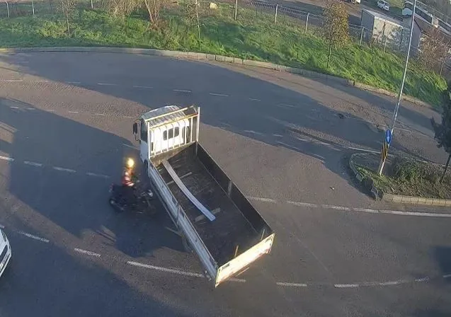 TEKİRDAĞ’DA 3 KİŞİNİN YARALANDIĞI İKİ AYRI MOTOSİKLET KAZASI GÖRÜNTÜLENDİ